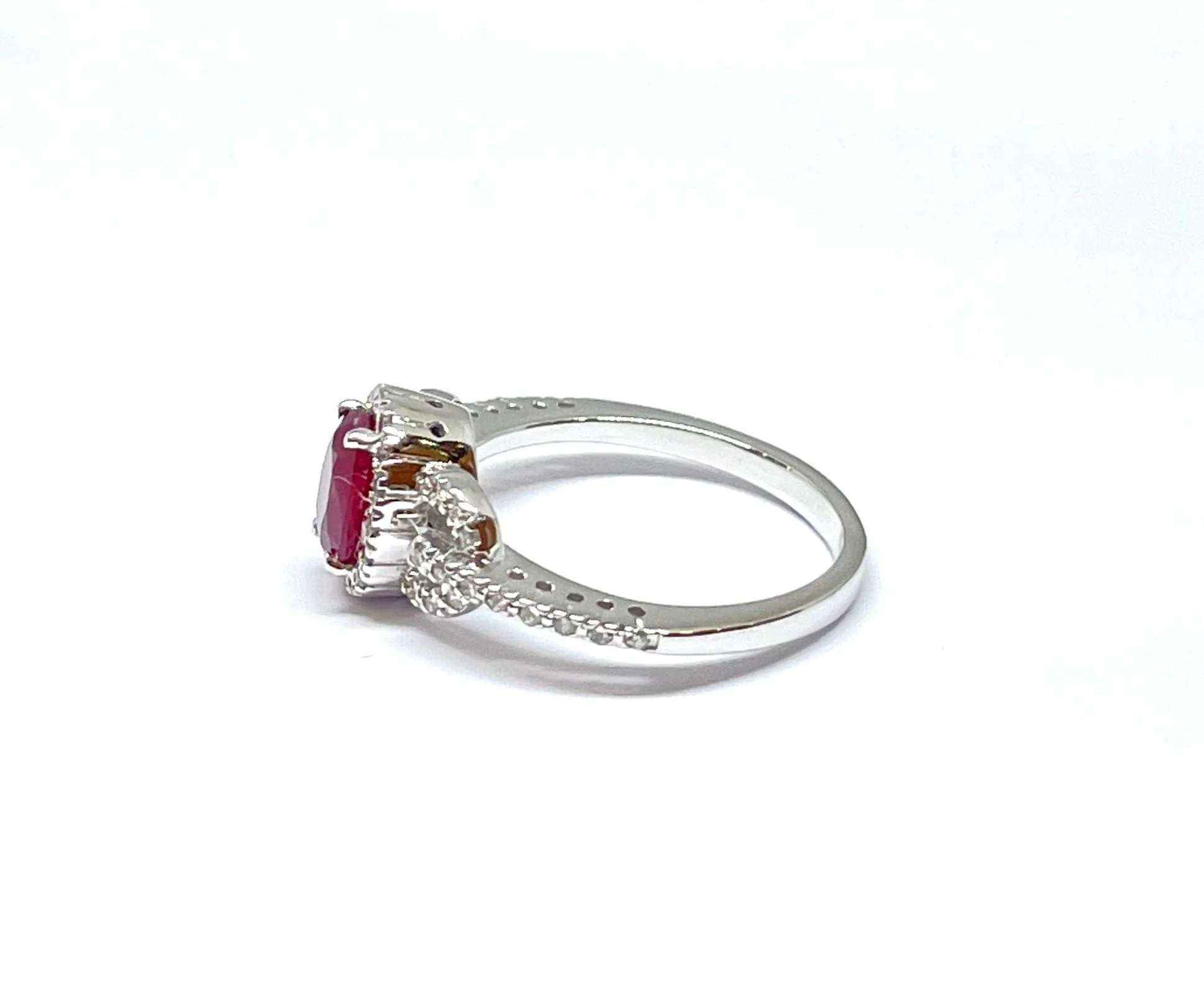 Women's white gold ring with diamonds and rubies - Image 6