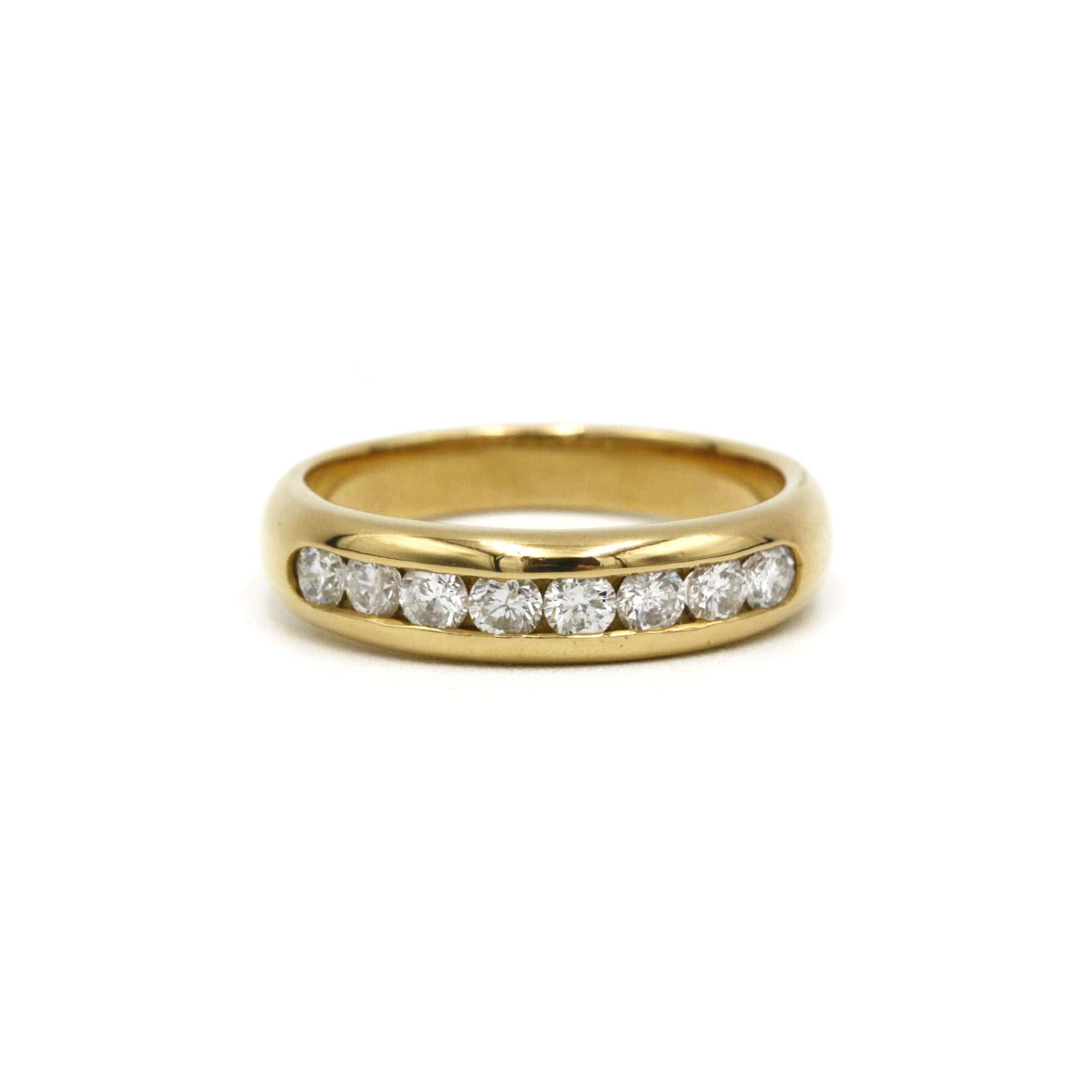 Half-alliance in yellow gold with diamonds