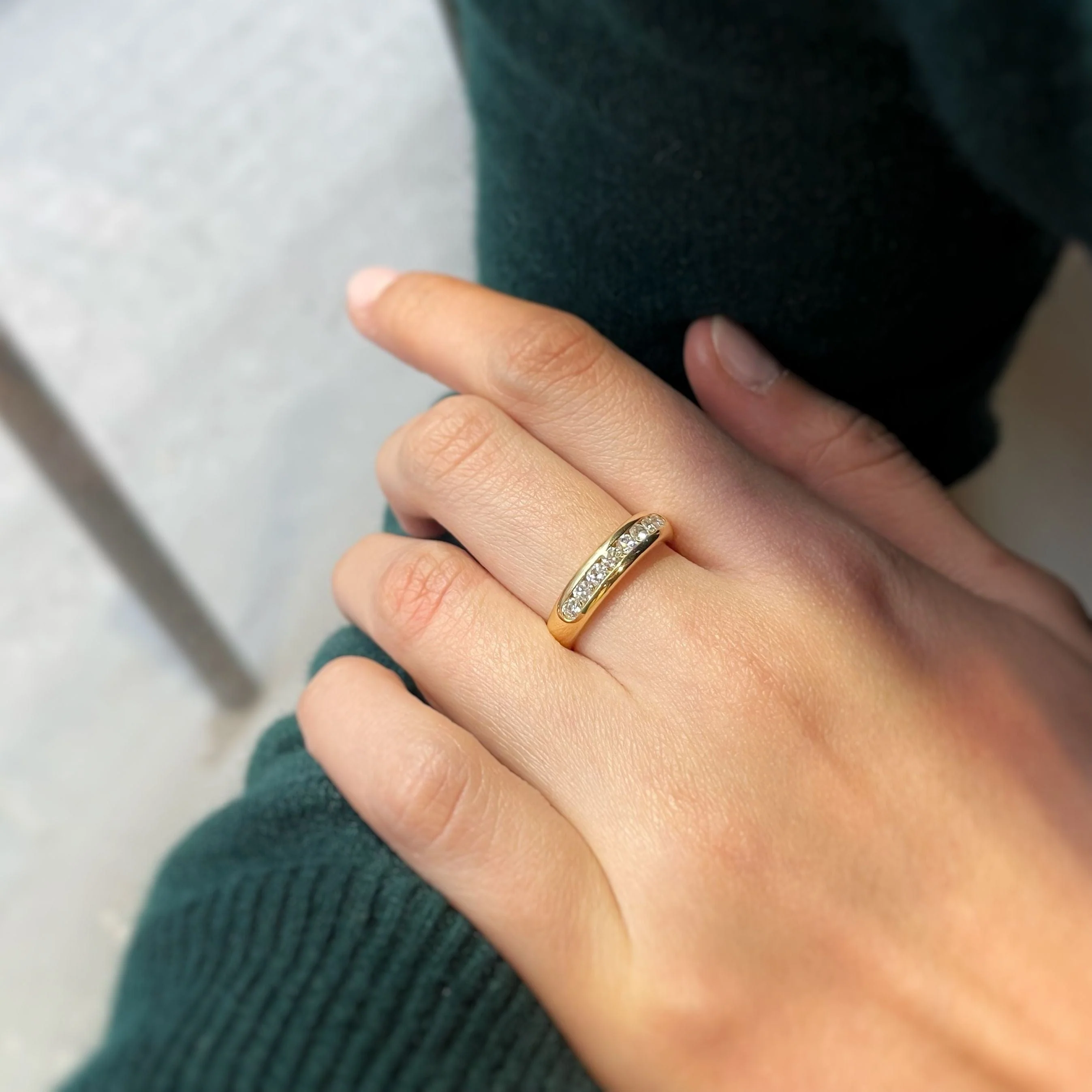 Half-alliance in yellow gold with diamonds - Image 4