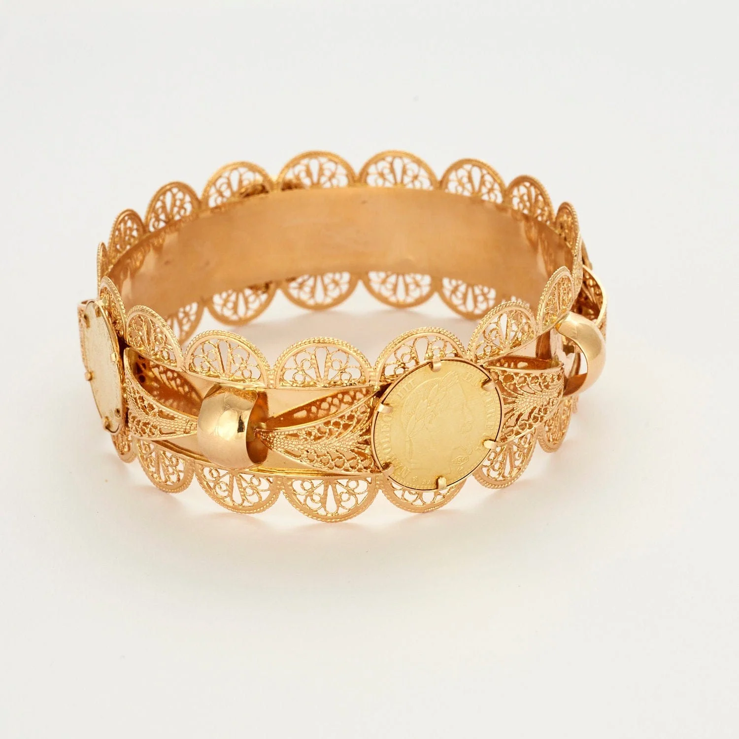 Yellow gold coin bracelet - Image 3