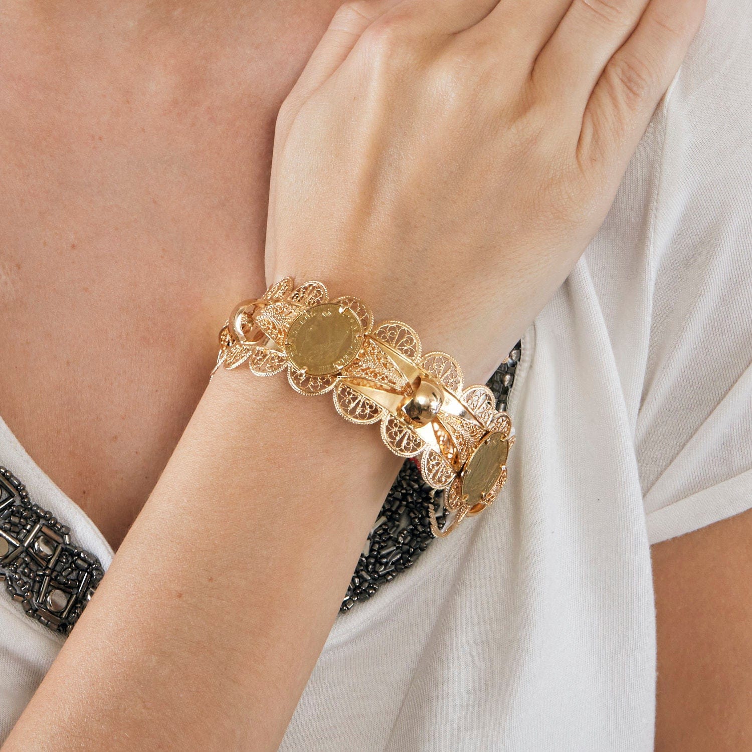 Yellow gold coin bracelet - Image 4