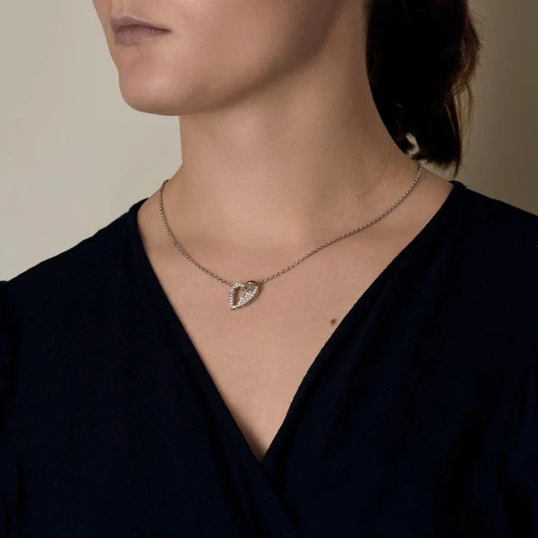 White gold heart diamond pendant  - Image 2