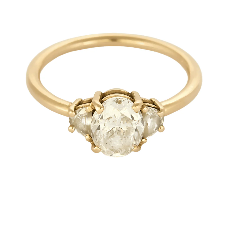 Yellow gold ring with diamonds