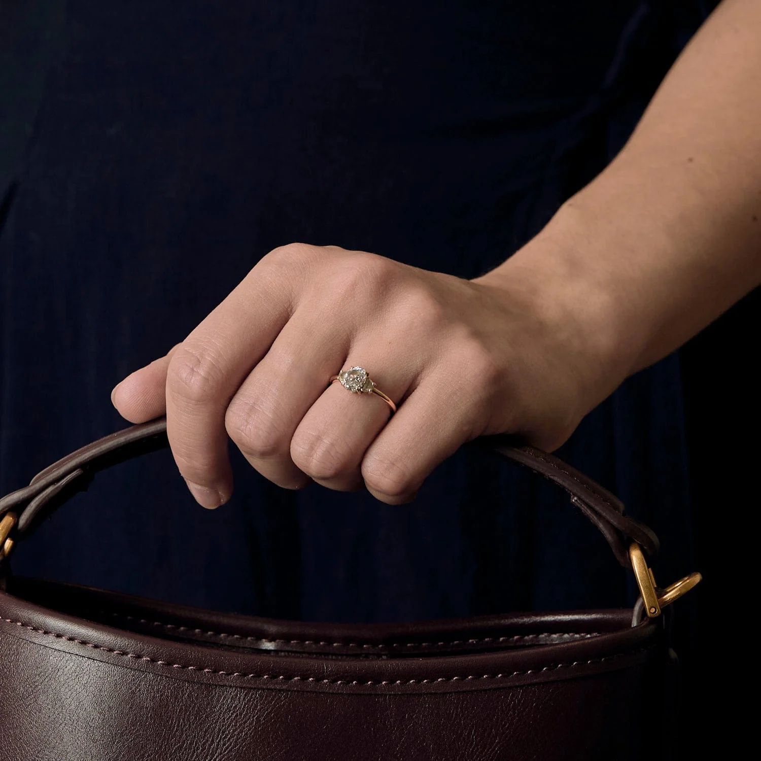Yellow gold ring with diamonds - Image 2