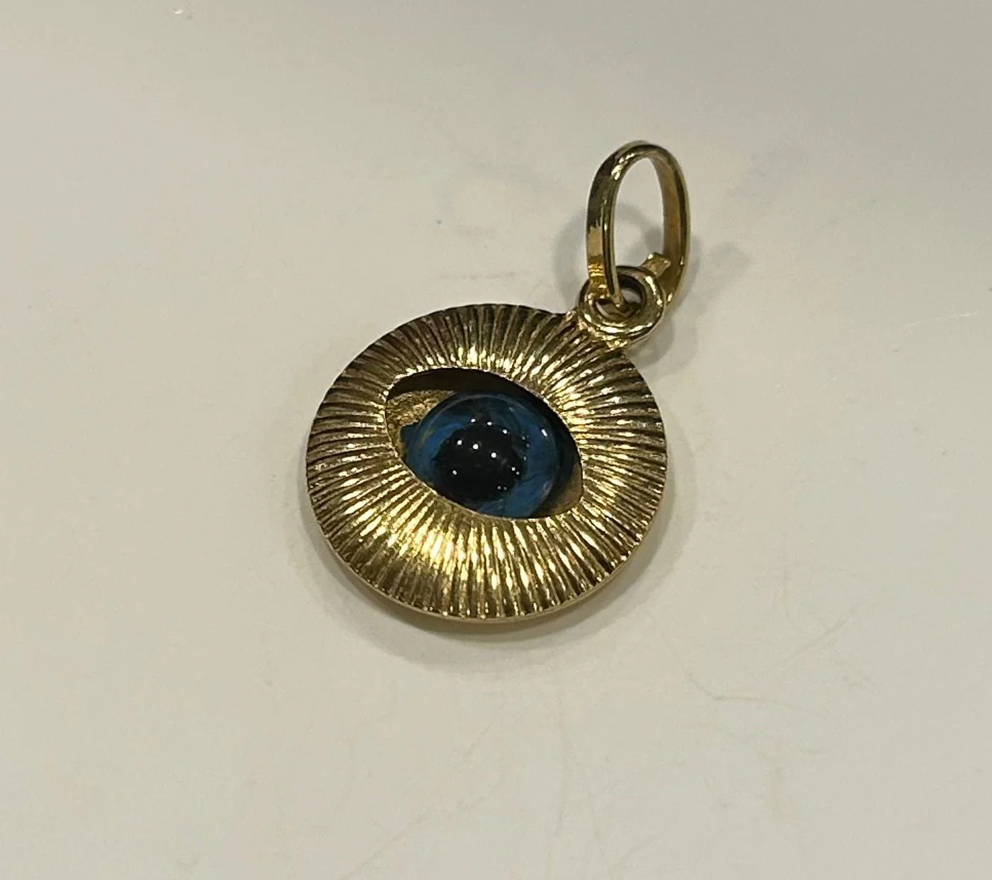Yellow gold Eye pendant - Image 4