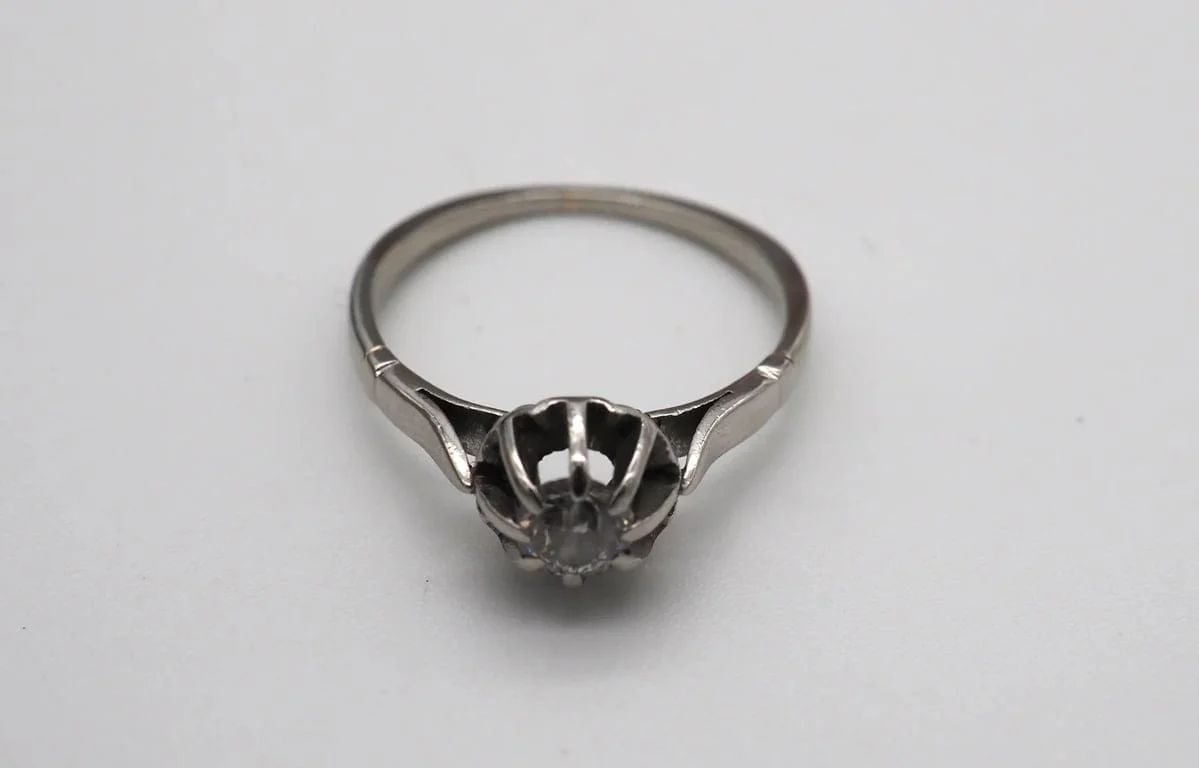 White gold and diamond ring - Image 2