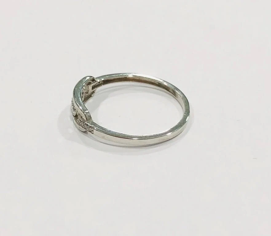 Delicate trilogy diamond ring - Image 6
