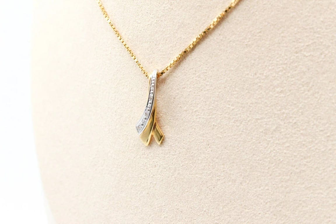 Two-tone ribbon pendant  - Image 4