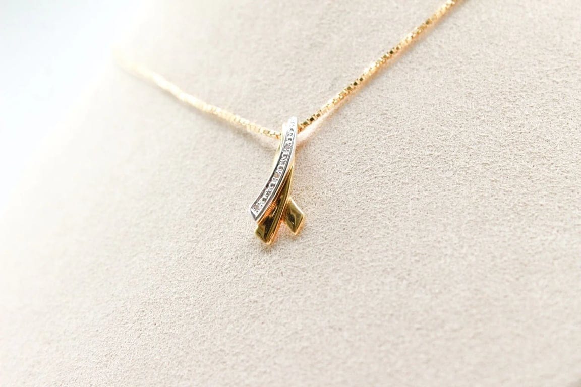 Two-tone ribbon pendant  - Image 6