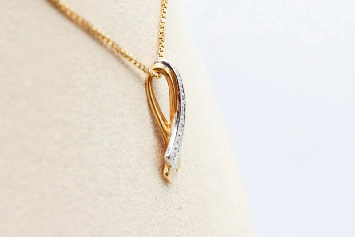 Two-tone ribbon pendant  - Image 8