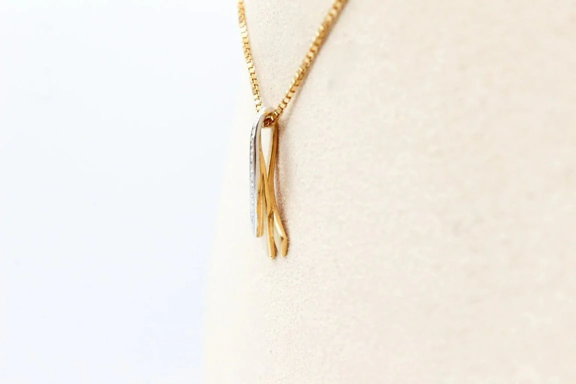 Two-tone ribbon pendant  - Image 9