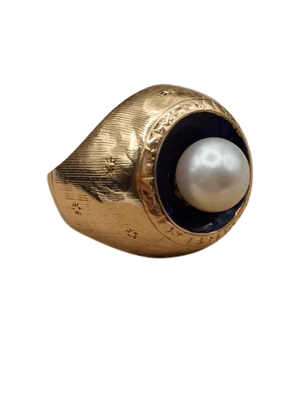 Signet ring with pearl and enamel in 18k yellow gold 