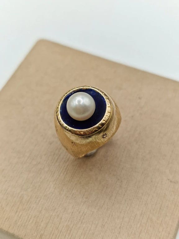 Signet ring with pearl and enamel in 18k yellow gold  - Image 4