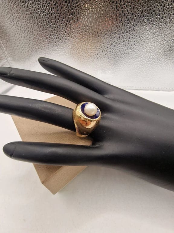 Signet ring with pearl and enamel in 18k yellow gold  - Image 5