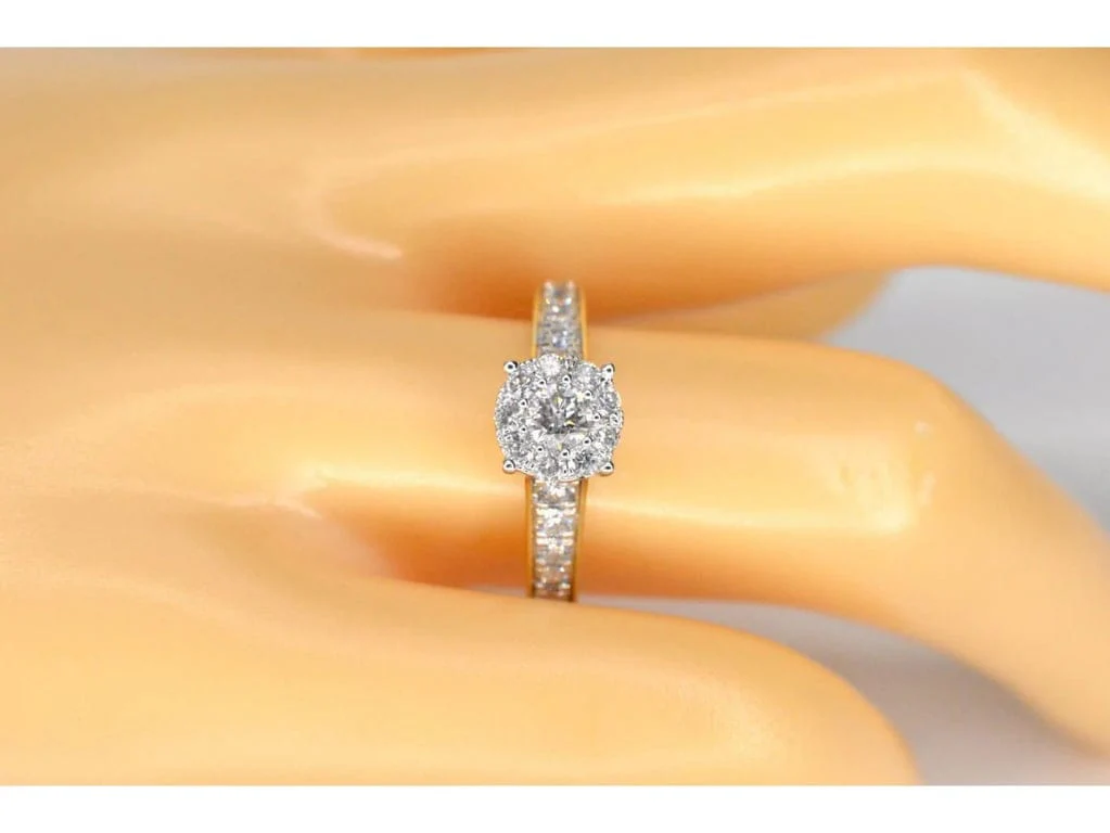 Yellow gold entourage ring with diamonds - Image 2