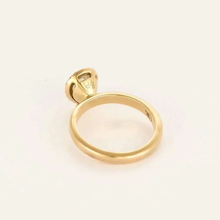 Solitaire Royal yellow gold pear diamond ring - Image 6