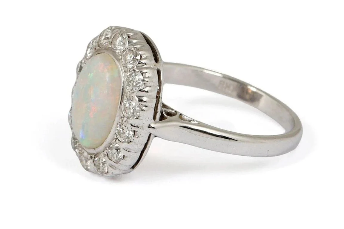 Cabochon opal and diamond ring in 18-carat white gold  - Image 2