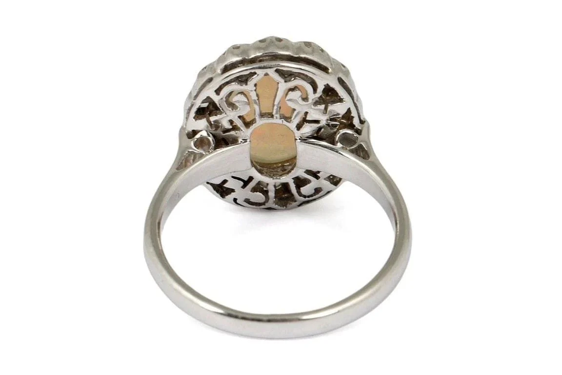 Cabochon opal and diamond ring in 18-carat white gold  - Image 5