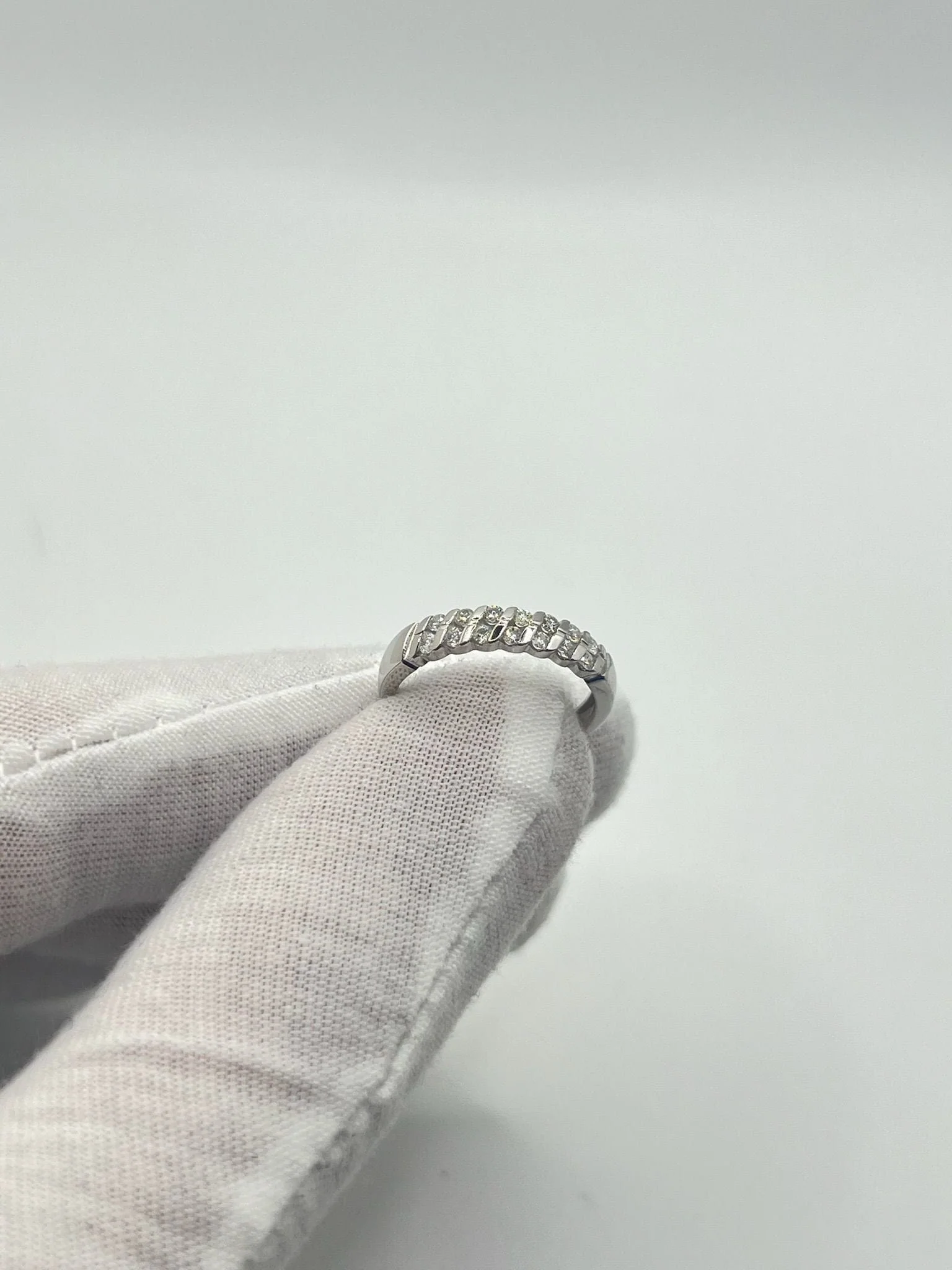 Half Alliance gold and diamonds 0.21 ct - Image 5