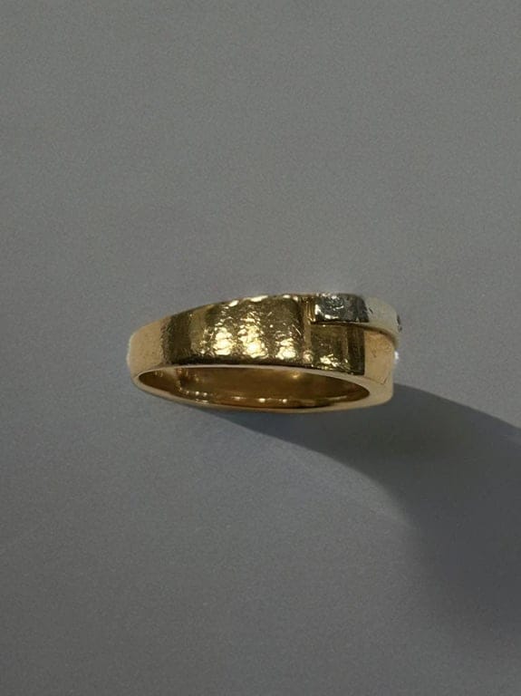 One on the other ring - Image 3