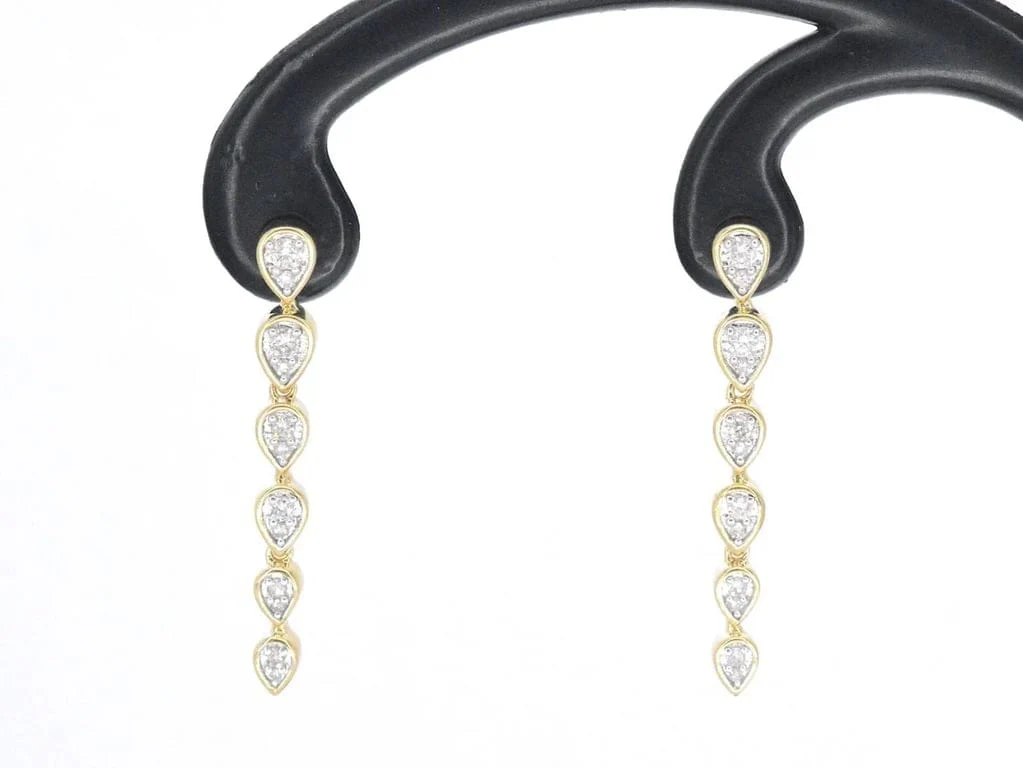 Yellow gold earrings with diamonds