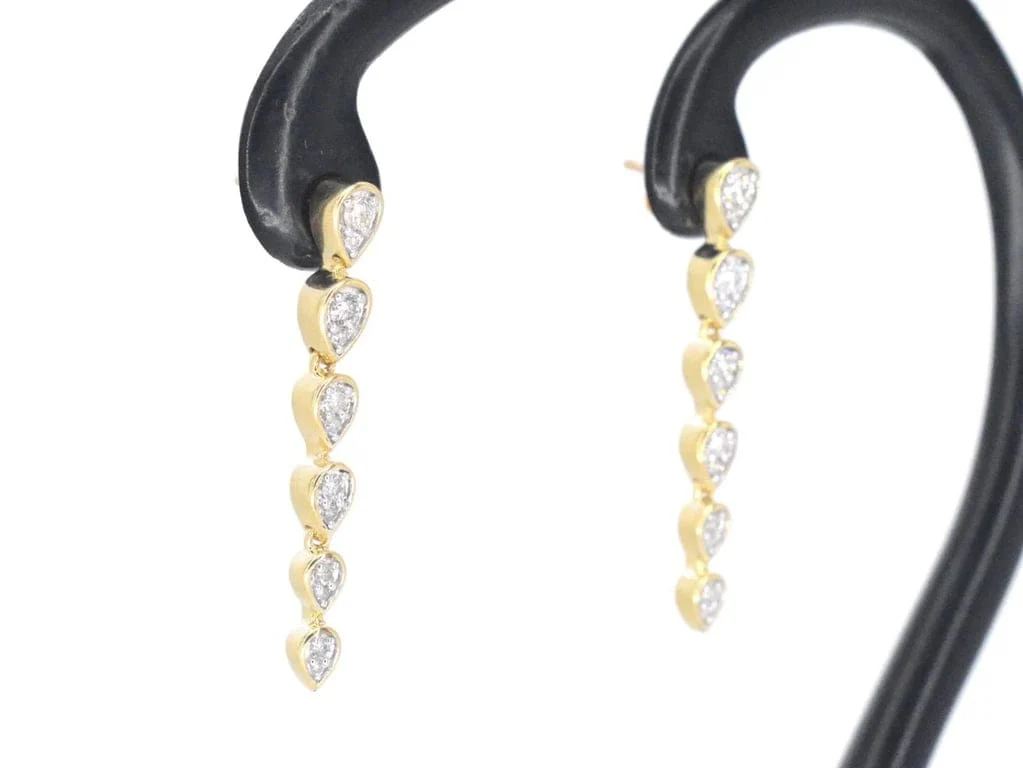 Yellow gold earrings with diamonds - Image 3