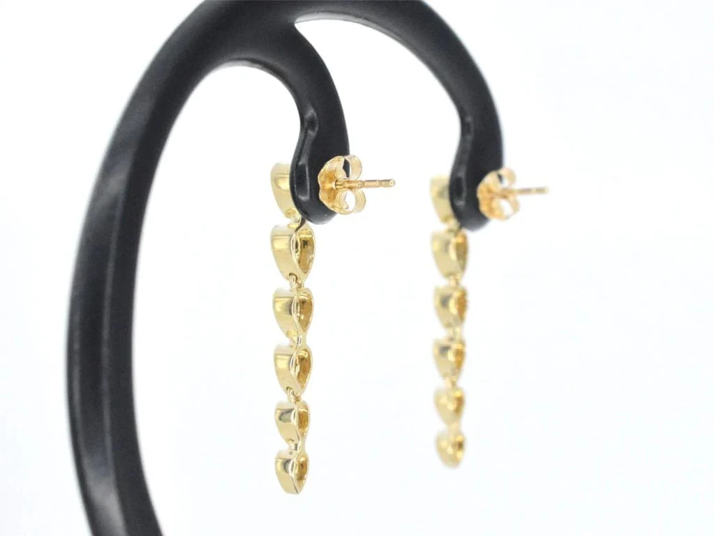 Yellow gold earrings with diamonds - Image 6