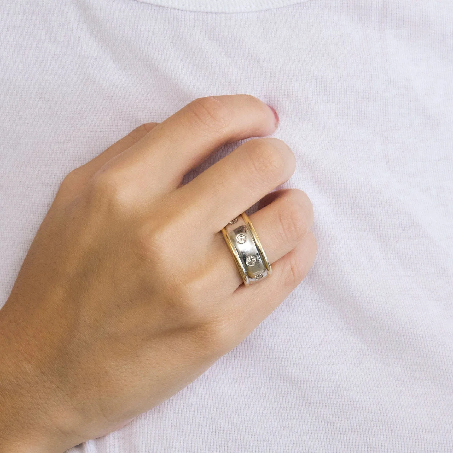 Yellow gold, white gold and diamond wedding ring - Image 6