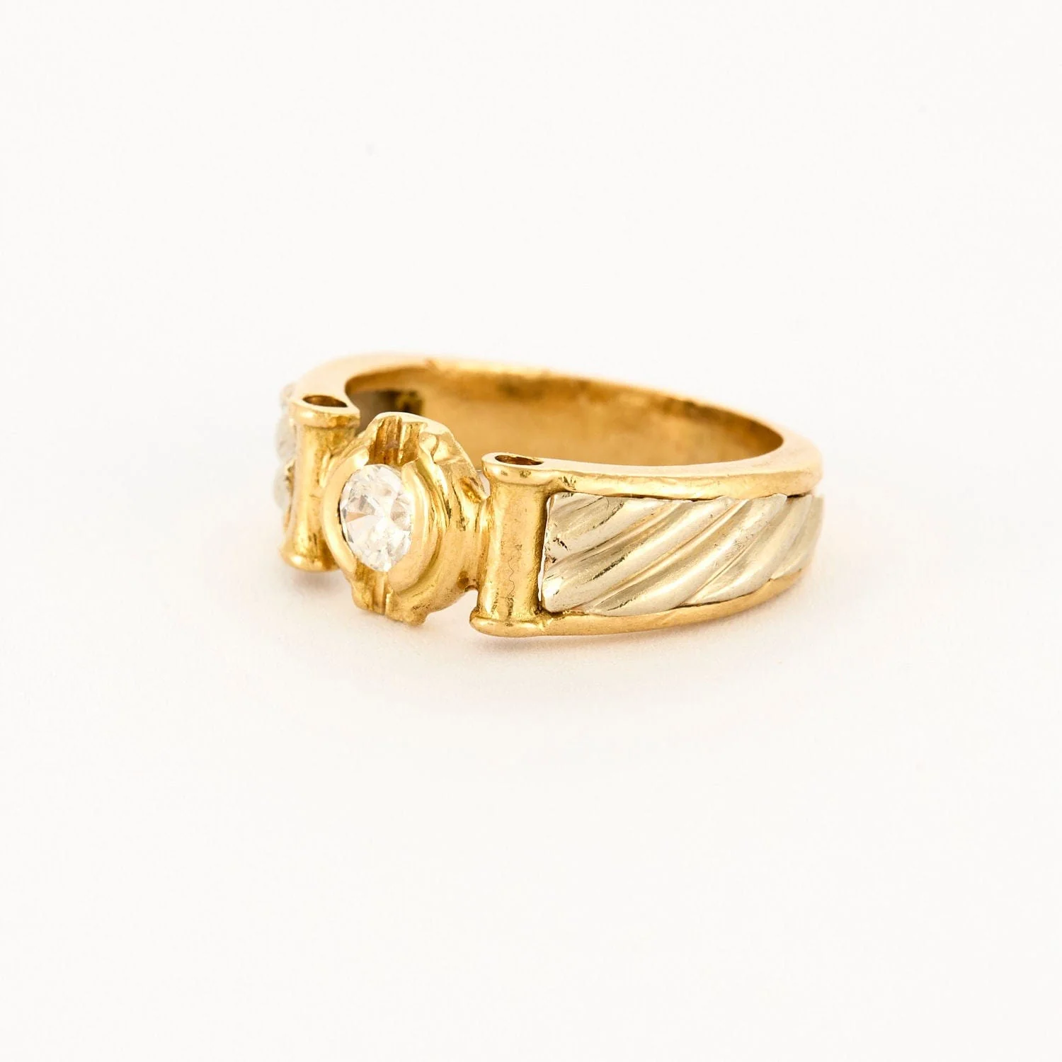 Yellow gold and white diamond ring - Image 2