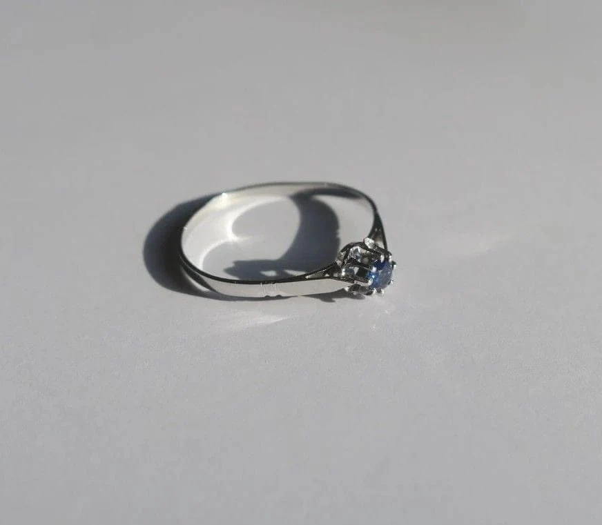 White gold sapphire solitaire ring and platinum - Image 4