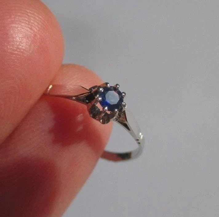 White gold sapphire solitaire ring and platinum - Image 7