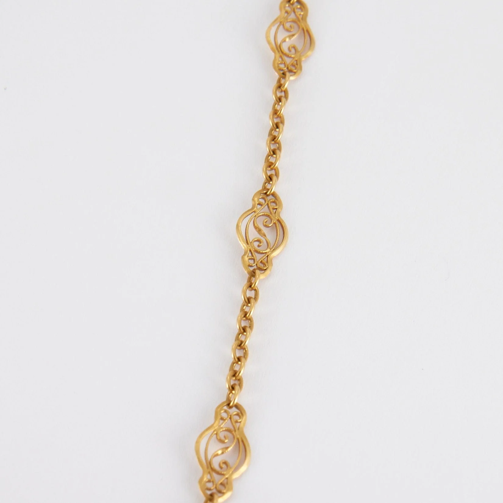 Filigree motif necklace in yellow gold - Image 5