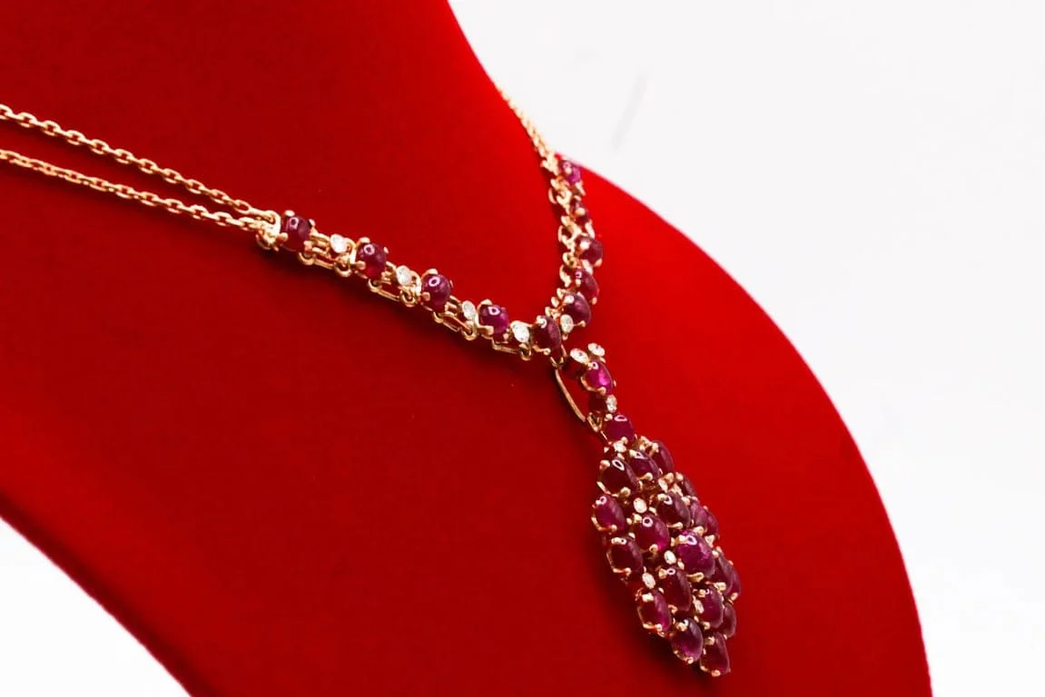 Yellow gold necklace, cabochon ruby and diamonds  - Image 3