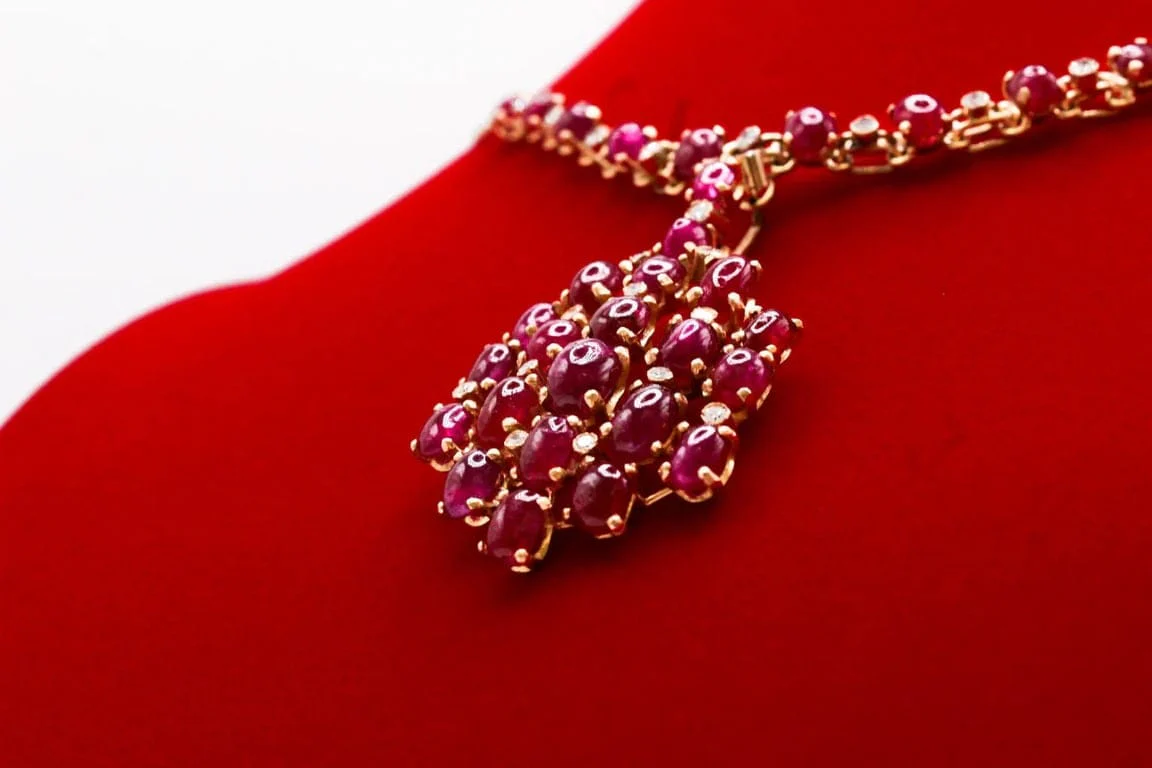 Yellow gold necklace, cabochon ruby and diamonds  - Image 4