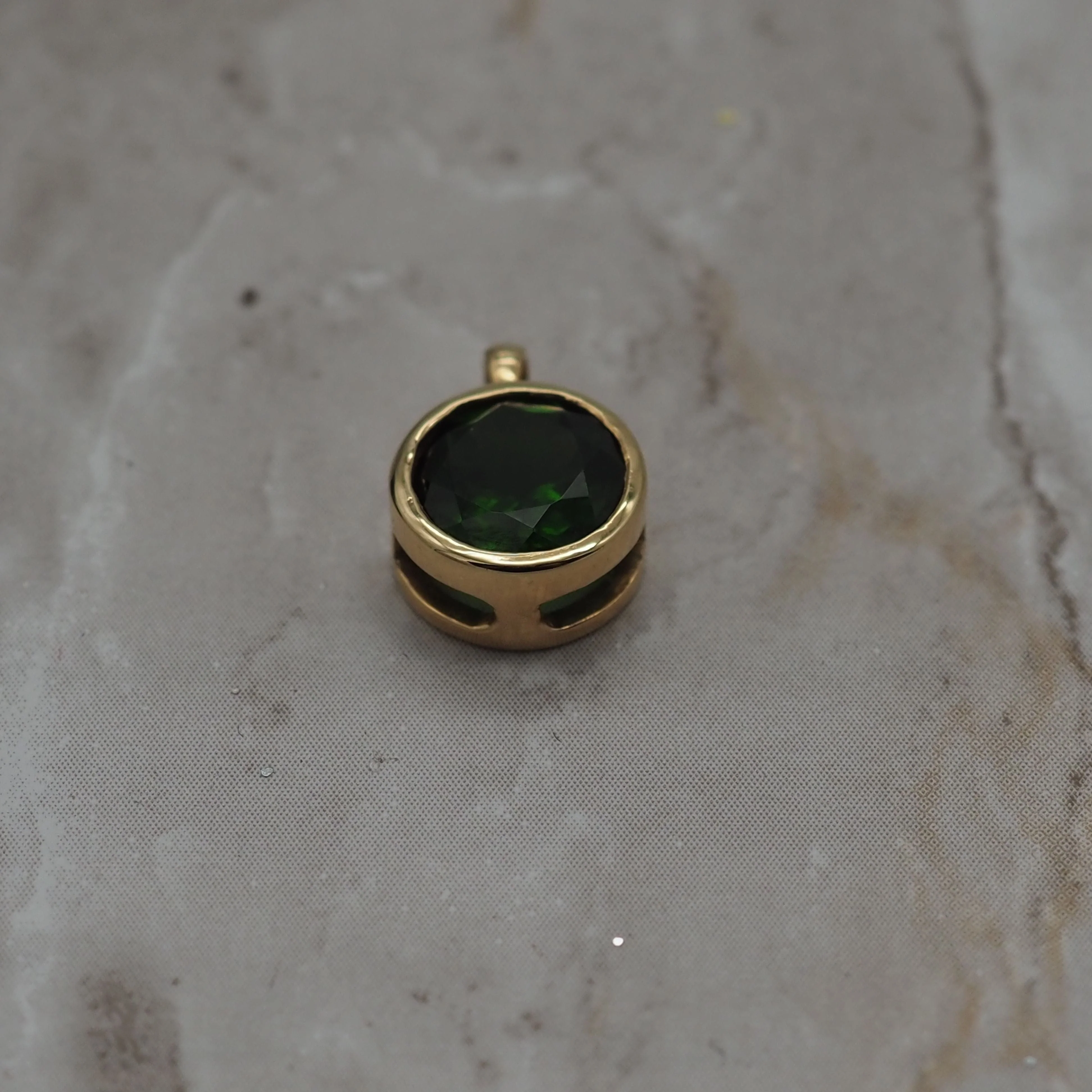 Yellow gold tsavorite pendant - Image 2