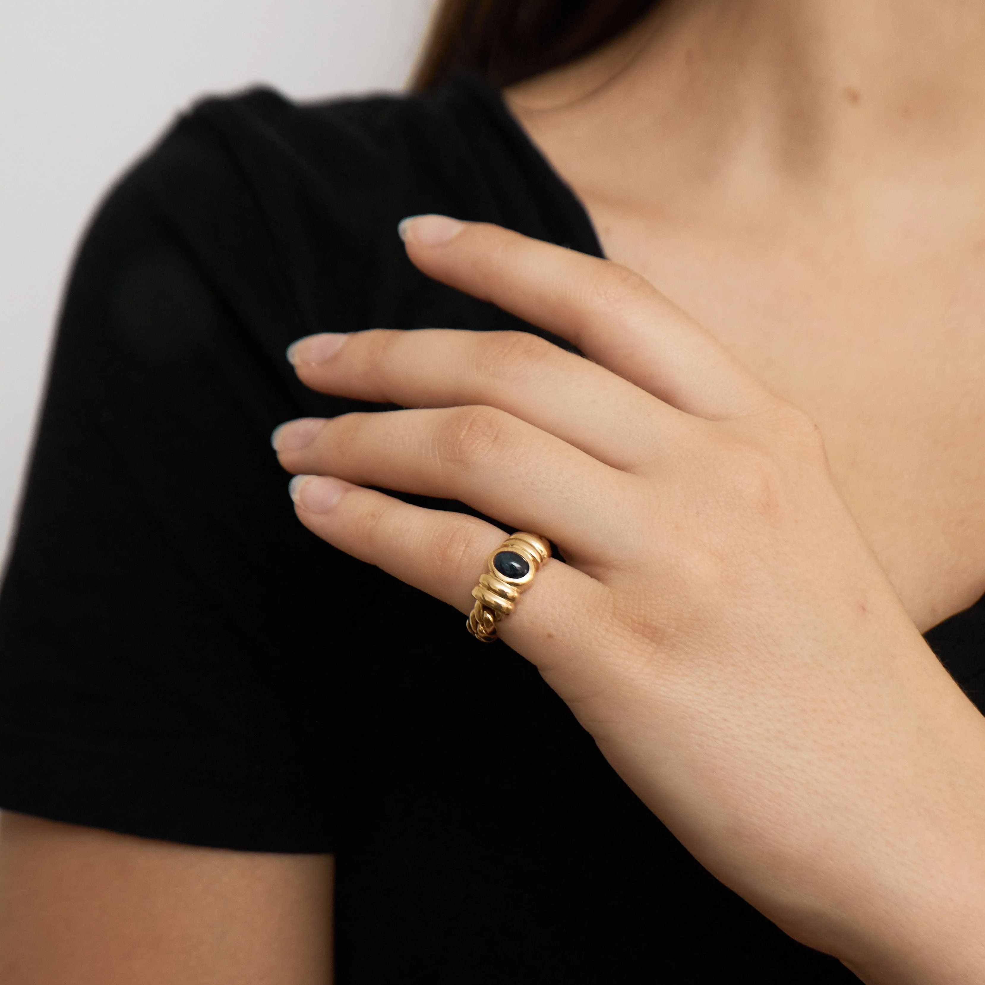 Chain ring in yellow gold & sapphire - Image 5