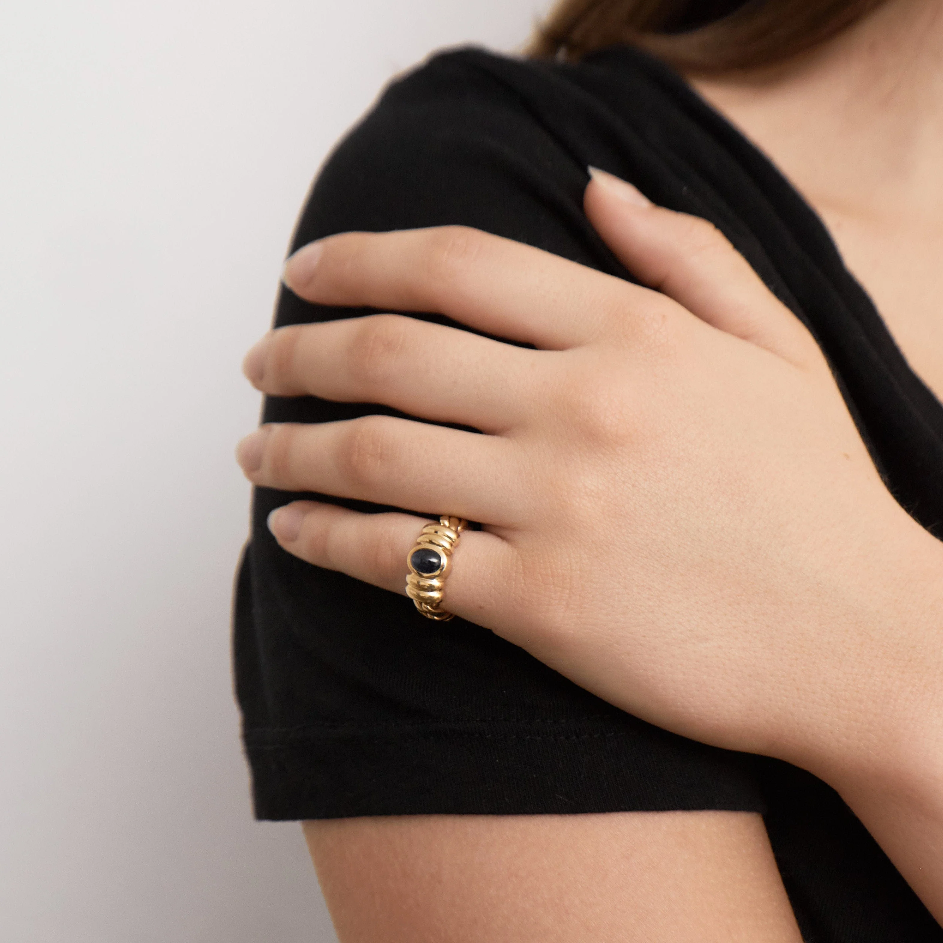 Chain ring in yellow gold & sapphire - Image 6
