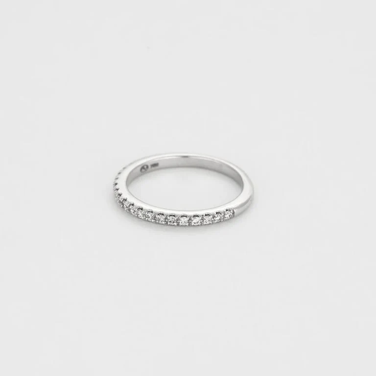 Wedding band in white gold and diamonds - Image 3