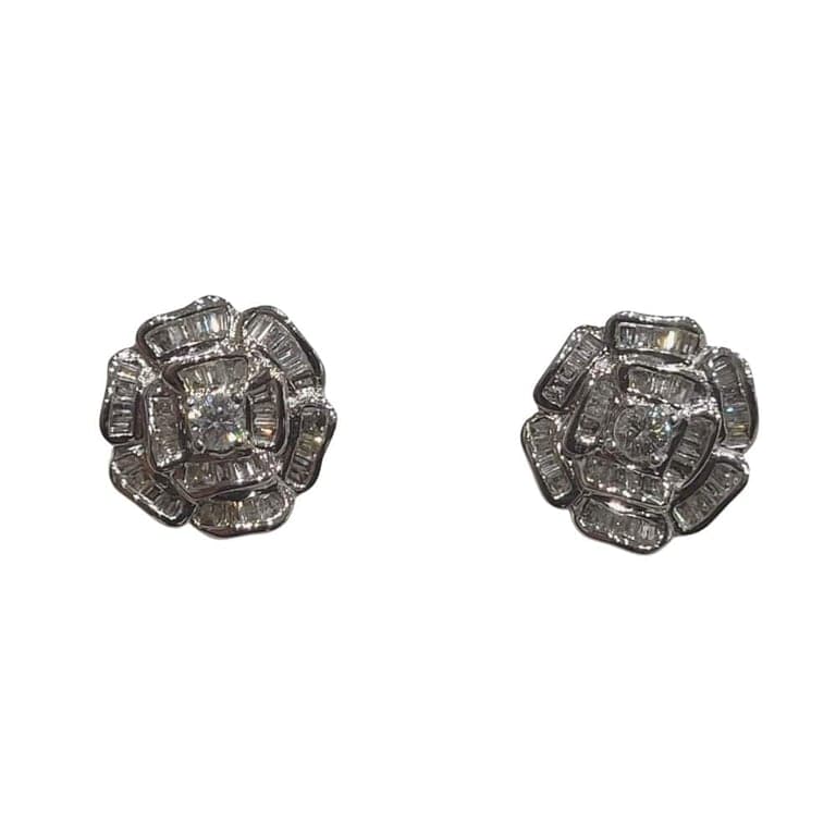 18k white gold flower earrings with diamonds  - Image 3