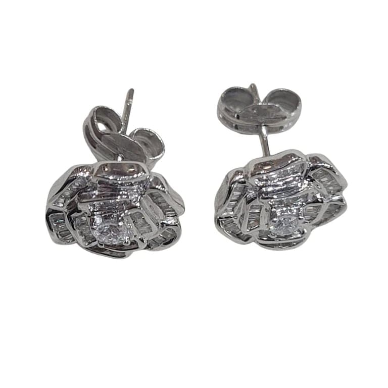 18k white gold flower earrings with diamonds  - Image 4