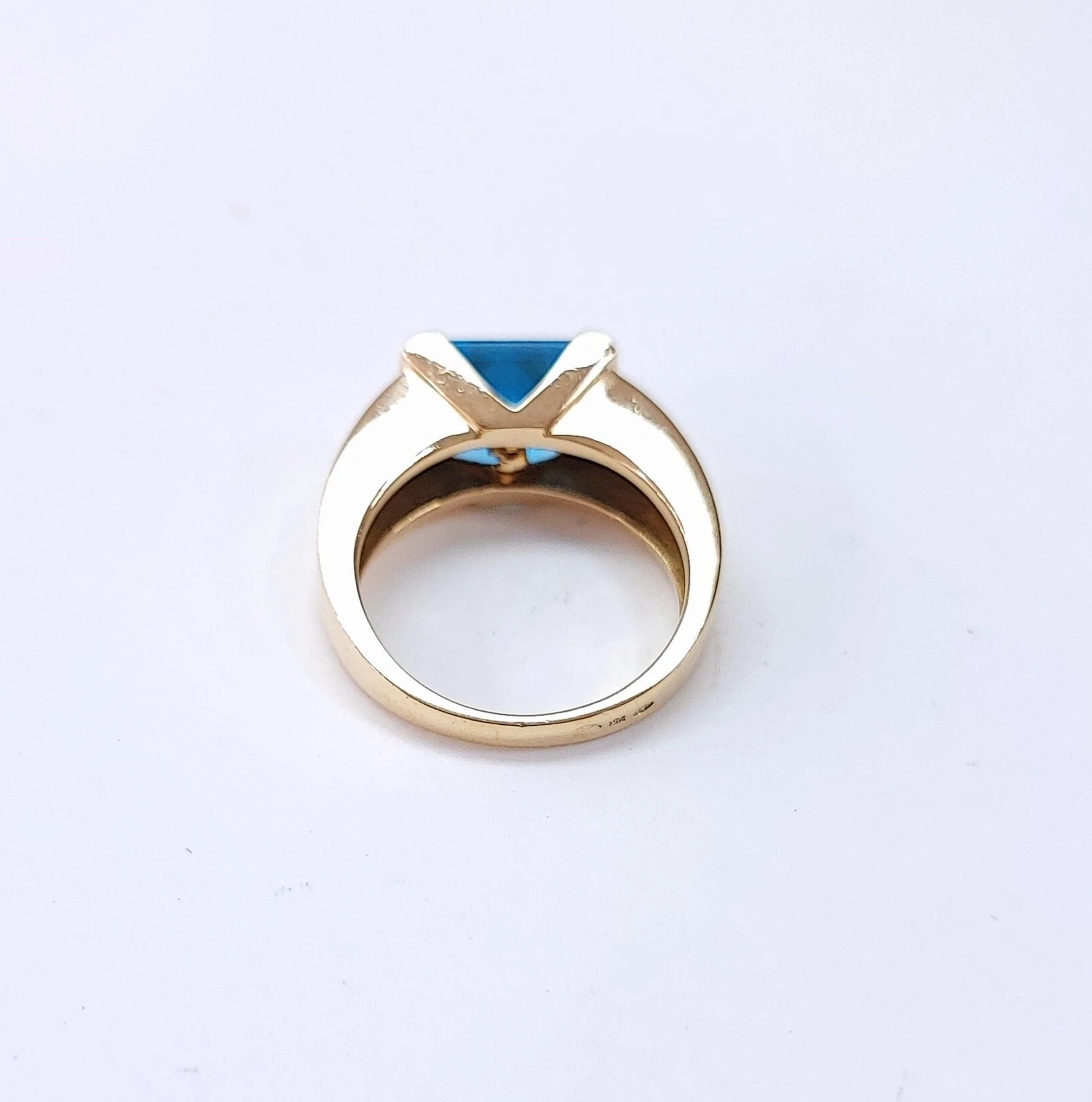 Yellow gold ring with blue topaz  - Image 6