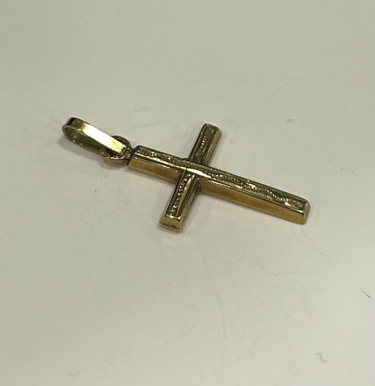 Yellow gold cross pendant - Image 2