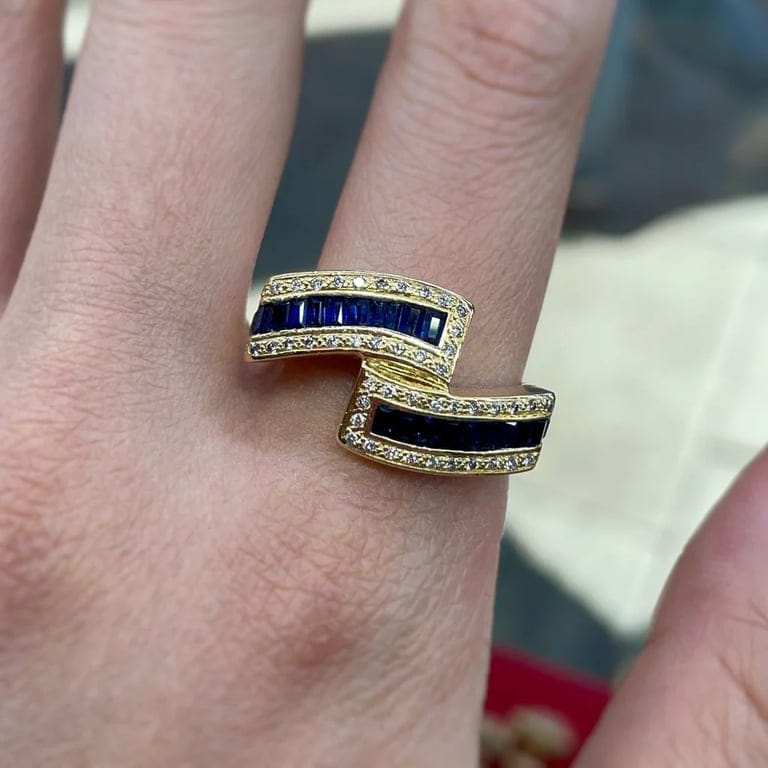 Ring - Gold, Diamonds & Sapphires - Image 4
