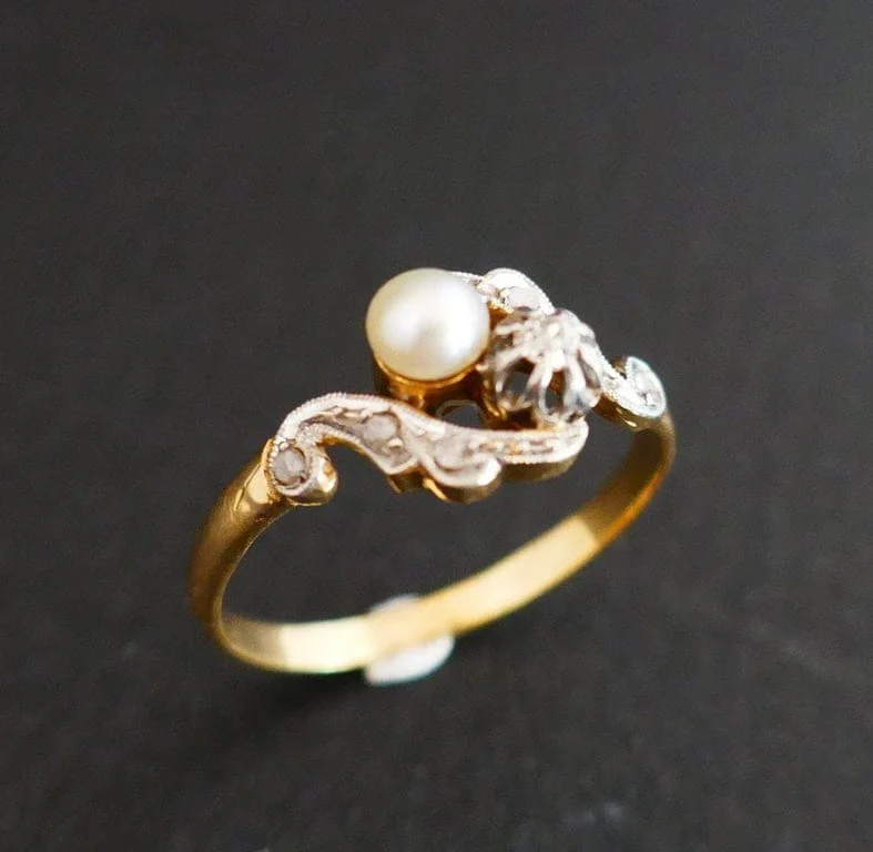 Diamond And Pearl Ring - Image 4