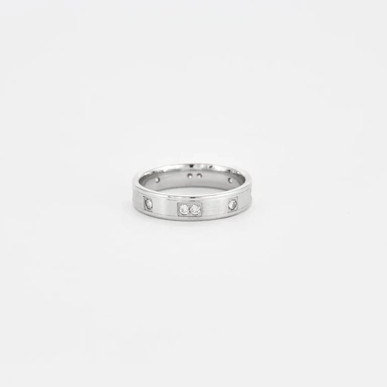 White gold diamond wedding ring - Image 3