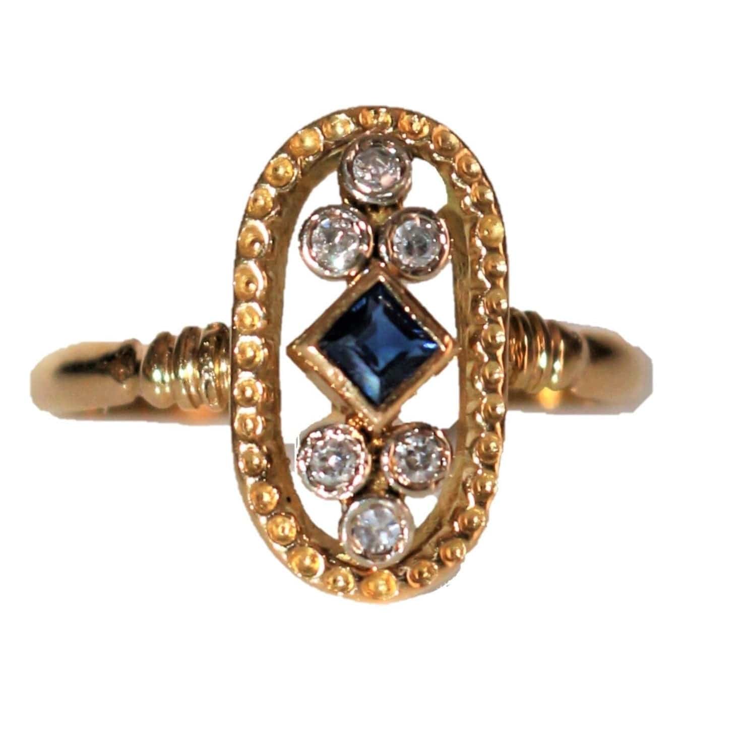 Oval ring in yellow gold, sapphire