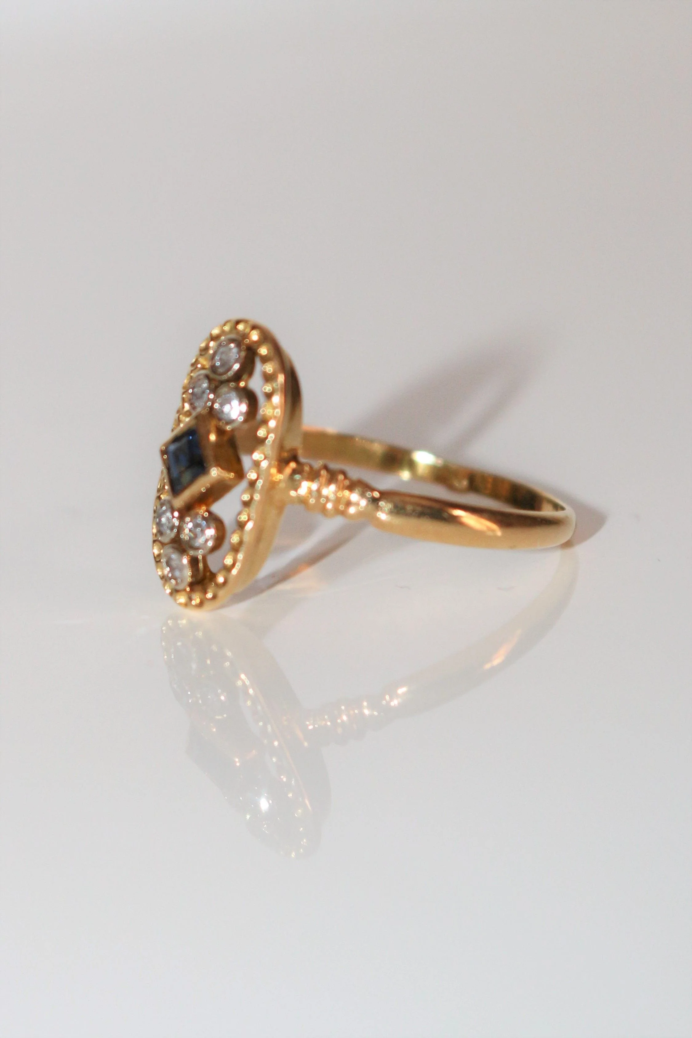 Oval ring in yellow gold, sapphire - Image 5