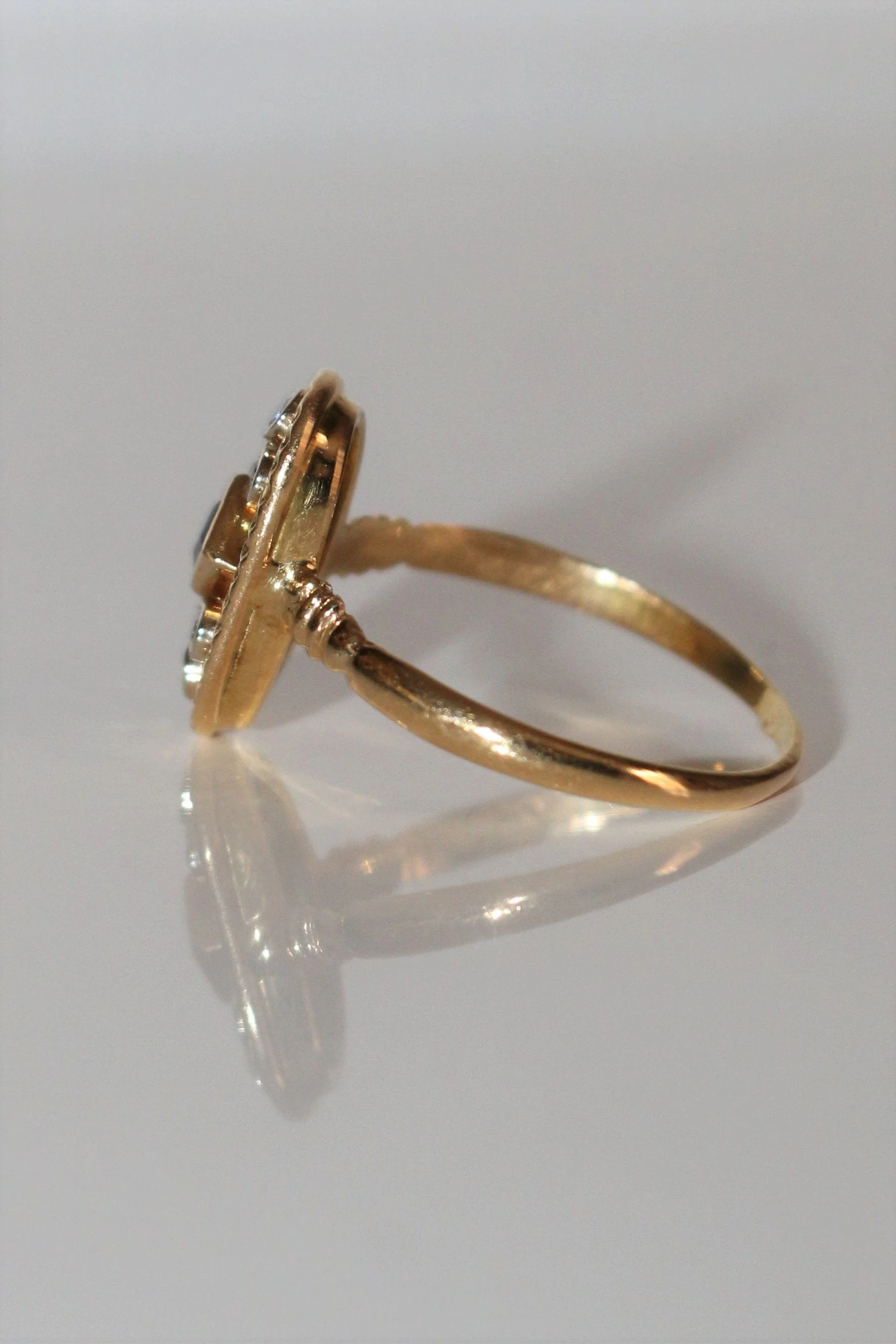 Oval ring in yellow gold, sapphire - Image 6