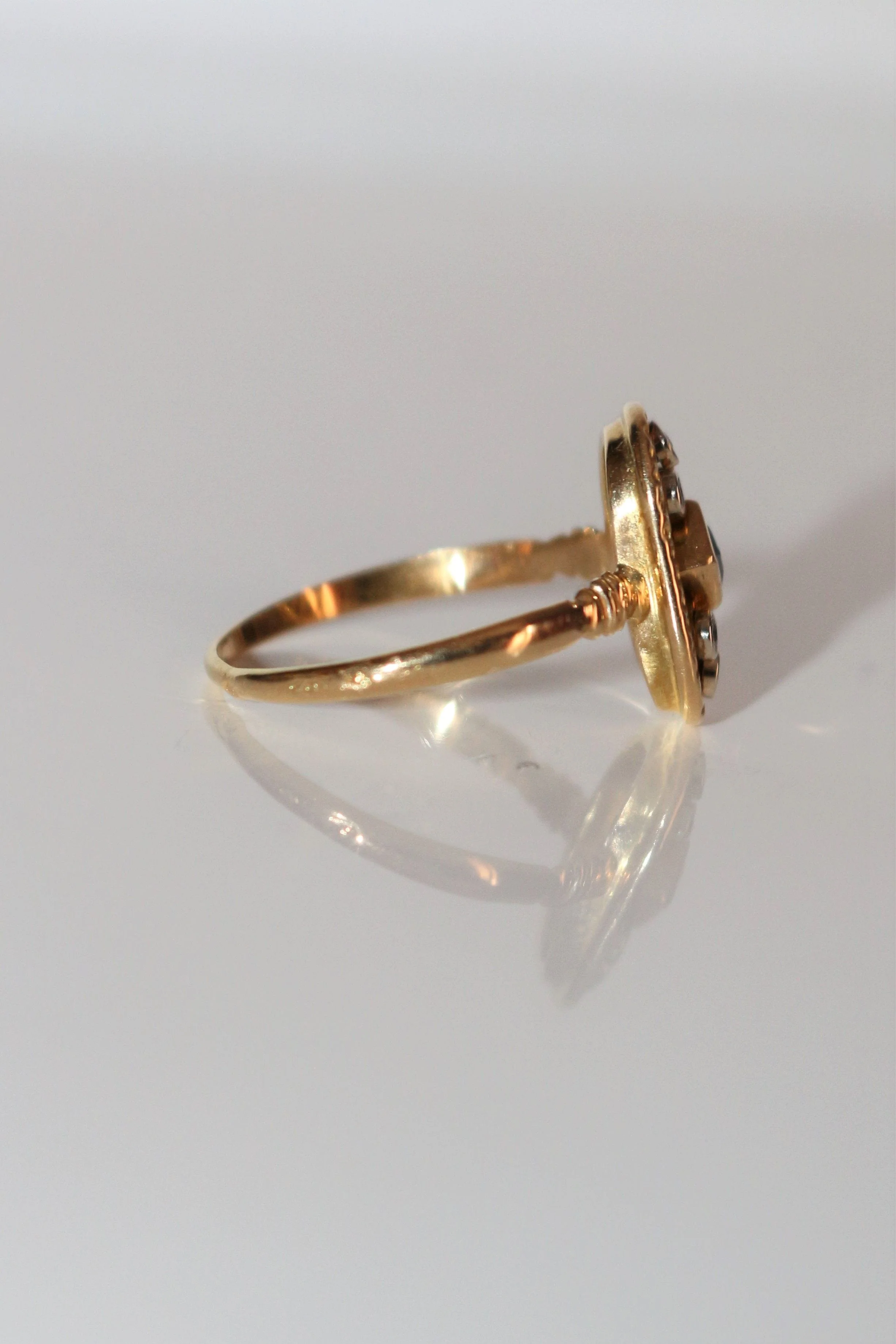 Oval ring in yellow gold, sapphire - Image 7