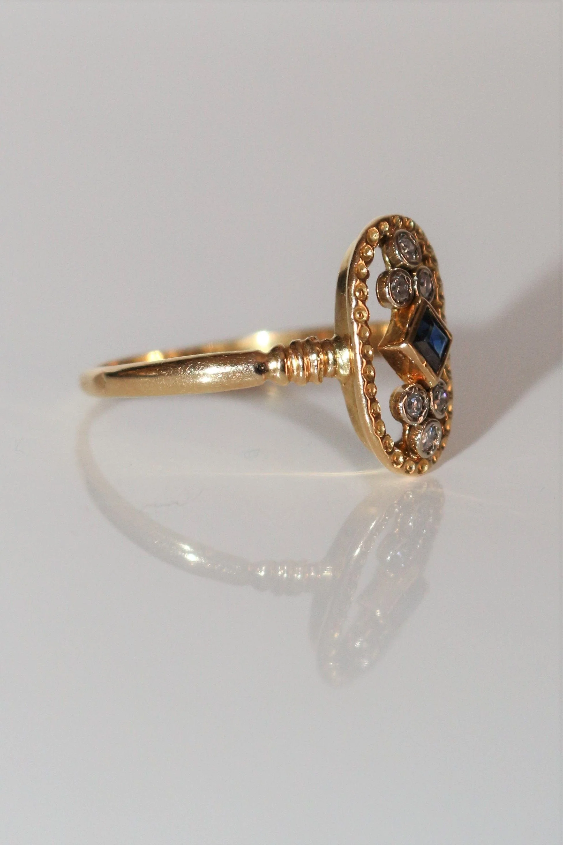 Oval ring in yellow gold, sapphire - Image 8